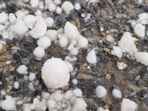 Hakkari’de Ceviz Büyüklüğünde Dolu Yağdı: 1 Yaralı