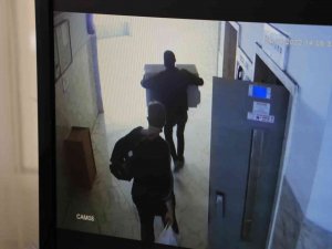 Adana’da Güpegündüz Hırsızlık: Klimanın Dış Ünitesini Böyle Çaldı
