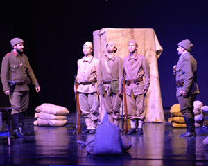 Rize'de ‘Kefensiz Yatanlar-Şüheda’ Adlı Tiyatro Oyunu Sahnelendi