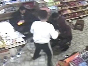 Kolonyalı Şaka Yapayım Derken Kuzenini Yakıyordu