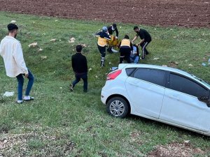 Otomobil Şarampole Devrildi: 4 Yaralı