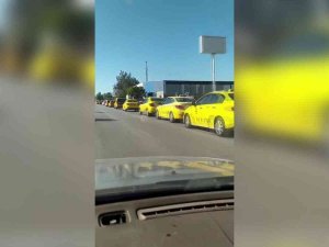 Adana’da Taksicilerin ’Zam’ Kuyruğu