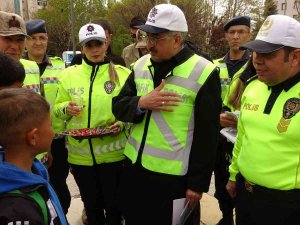 Van’da “Yayalar İ̇çin 5 Adımda Güvenli Trafik” Uygulaması Yapıldı