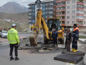 Hakkari Belediyesi Ekiplerinden Yağmur Seferberliği