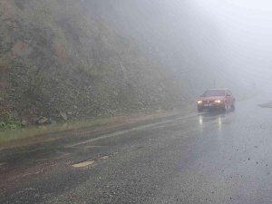 Kastamonu’da Sis Ve Sağanak Sürücülere Zor Anlar Yaşattı