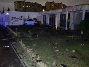 Başkentte Bir Sürücü Kontrolünü Kaybettiği Aracıyla İnşaat Alanına Daldı
