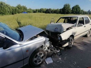 Otomobiller Kafa Kafaya Çarpıştı: 3 Yaralı
