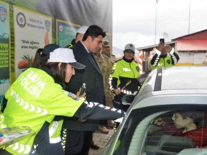 Ardahan’da ’Yayalar İ̇çin 5 Adımda Güvenli Trafik’ Uygulaması Yapıldı