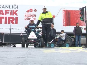 Trafik Haftası’nda Gülümseten Anlar: “Pedala Boyum Yetmiyor”