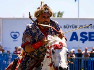 Yörük Türkmen Festivalinde Savaş Oyunları Nefes Kesti