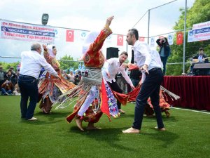 Köy, Karnaval Alanına Döndü