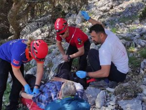 Yedek Paraşütü Açılan İ̇ngiliz Turist Kayalıklara Düştü