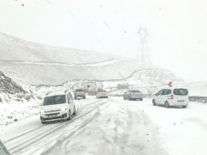 Van-hakkari Karayolu Binek Araçlara Açıldı