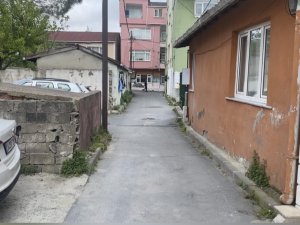 İ̇stanbul’da Elti Dehşeti: Sokak Ortasında Tabancayla Ağzından Vurdu