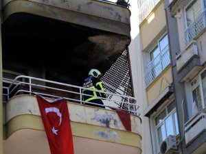 Adana’da Dairenin Kullanılamaz Hale Geldiği Yangında Türk Bayrakları Zarar Görmedi