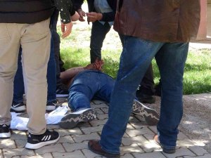 Kezzapla Kendine Zarar Vermek İsteyen Şahsı Polis Etkisiz Hale Getirdi
