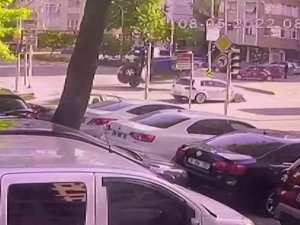 Kadıköy’de Alkollü Sürücünün Kaza Anı Kamerada