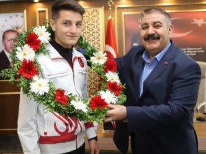 Palandökenli Boksör Ülkemizi Temsil Edecek