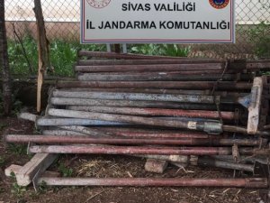 Hırsızlık Zanlıları Jandarmadan Kaçamadı