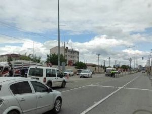 Koyun Yüklü Kamyonet Emniyet Müdürlüğünden Çıkan Otomobile Çarptı: 20 Koyun Telef Oldu
