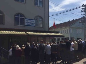 Oğlunu Öldürmeye Çalışıp, Cezaevinde İntihar Eden Baba Toprağa Verildi