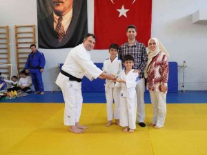 Manisalı Judocular Yeni Kuşaklarına Törenle Kavuştu