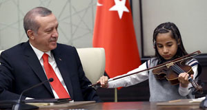 Cumhurbaşkanı Erdoğan'a "Off şimdi beni yıktın” dedirten Küçük Kemancı VİDEO İZLE