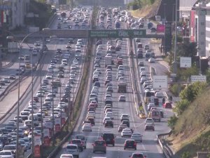 İ̇stanbul’da Pazar Günü Trafik Yoğunluğu Yüzde 49’lara Ulaştı