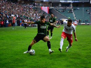 Spor Toto 1. Lig: Kocaelispor: 2 - Altınordu: 2