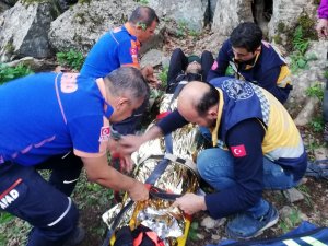 Kayalıklardan Düşen Vatandaşın İmdadına Afad Yetişti