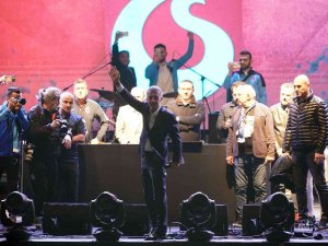 Trabzonspor Başkanı Ahmet Ağaoğlu Yenikapı’da Taraftarlara Seslendi