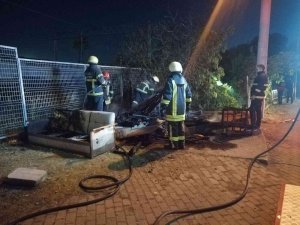 Gündüz İçilen Nargilenin Közü Barakayı Küle Çevirdi