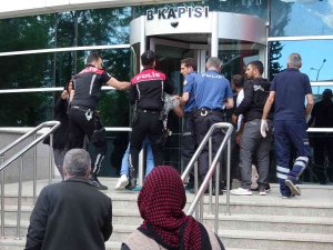 Gözaltındaki Genç Adliyede İntihar Etti