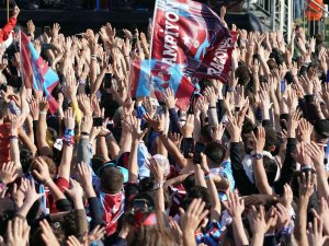 Trabzonspor’un Şampiyonluk Kutlamasında Işık Şov