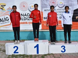 Kars’lı Atletler Van’da Madalyaları Topladı