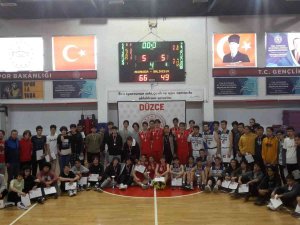 Basketbolda Şampiyon Akçakoca Fen Lisesi Oldu