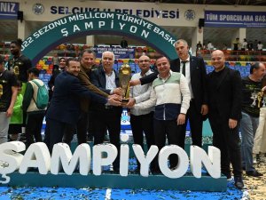 Manisa Bbsk Basketbol Takımı Kupasına Kavuştu