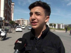 Sokak Köpeğinden Kaçarken Minibüs Çarptı: O Anlar Kamerada