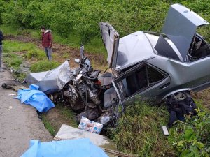 Kızını Doktora Götürürken Bahçeye Uçtu: 1 Ölü, 1 Ağır Yaralı