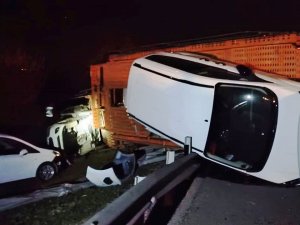 Konya’da Sıfır Araçları Taşıyan Tır Devrildi