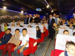 Hisarcık’ta 450 Öğrenci Gezen Sinema Tırnda Bir Araya Geldi