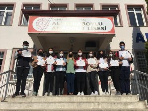 Lise Öğrencileri, Yaptıkları Projeyle Yabancı Dillerini Geliştiriyor