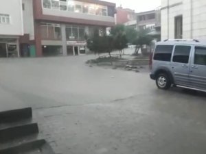 Tuzluca’da Sağanak Yağış Cadde Ve Sokakları Göle Çevirdi