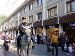 Trafiğe Kapalı Caddelerin Güvenliği Atlı Polislere Emanet