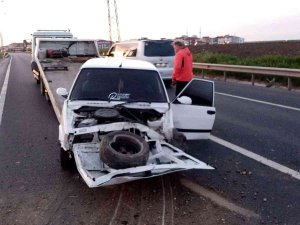 Aydınlatma Direğine Çarpan Otomobil Hurdaya Döndü: 5 Yaralı