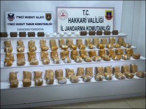Msb: "Van Ve Hakkâri Hudut Hattında Görev Yapan Hudut Kartallarımız, İ̇ran’dan Ülkemize Yasa Dışı Yollarla Geçmeye Çalışan 4 Kişiyi Yakaladı. Jandarma İle Müşterek Gerçekleştirilen Operasyonda Toplam 185,7 Kg Uyuşturucu