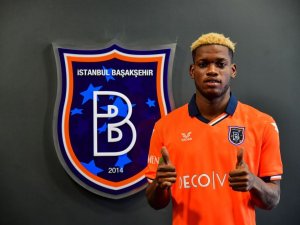 Medipol Başakşehir: "Kulübümüz, Bonservisi Racing Club Olympic Kulübünde Olan Futbolcu Francis Nzaba’yı Üç Yıllığına Kadrosuna Kattı."