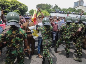 Sri Lanka Başbakanı Rajapaksa, İstifa Etti