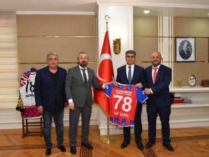 Karabük İ̇dman Yurdu Fk’dan Vali Gürel Ve Başkan Köse’ye Ziyaret