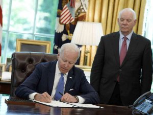 Biden “2022 Ukrayna Demokrasi Savunması Ödünç Verme Ve Kiralama Yasası”nı İmzaladı